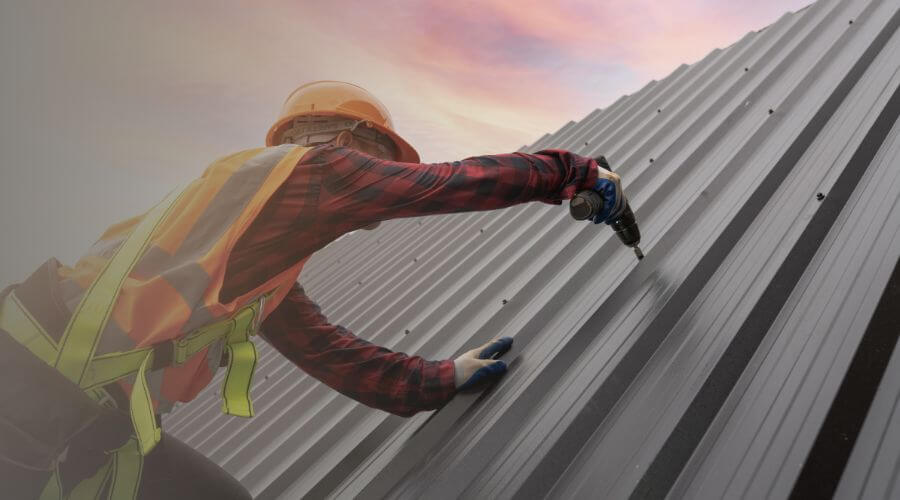 Professional gutter cleaning in Drakesville, IA